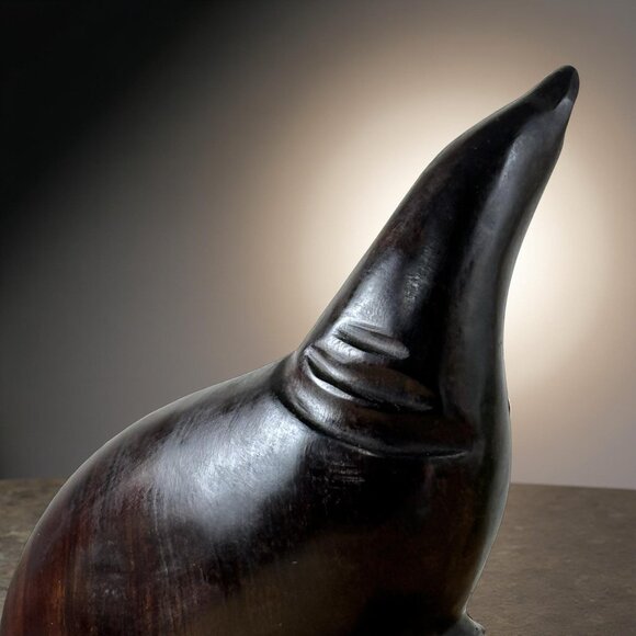 Mid-Century Sonoran Desert Ironwood Seal Sculpture (Olneya tesota), Hand-Carved - Picture 3 of 9